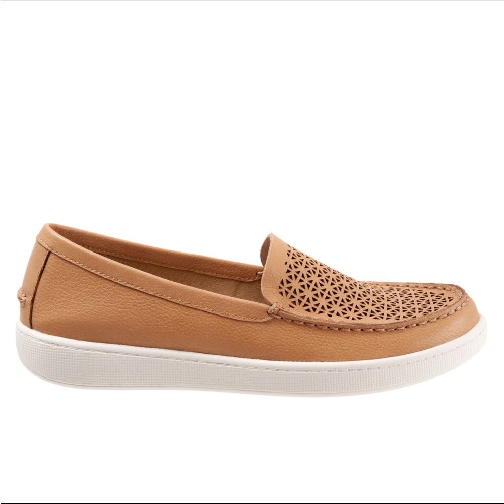 Trotters Audrey Tan Leather 9.5 / 10 Wide Everyday Loafers Flats Shoes